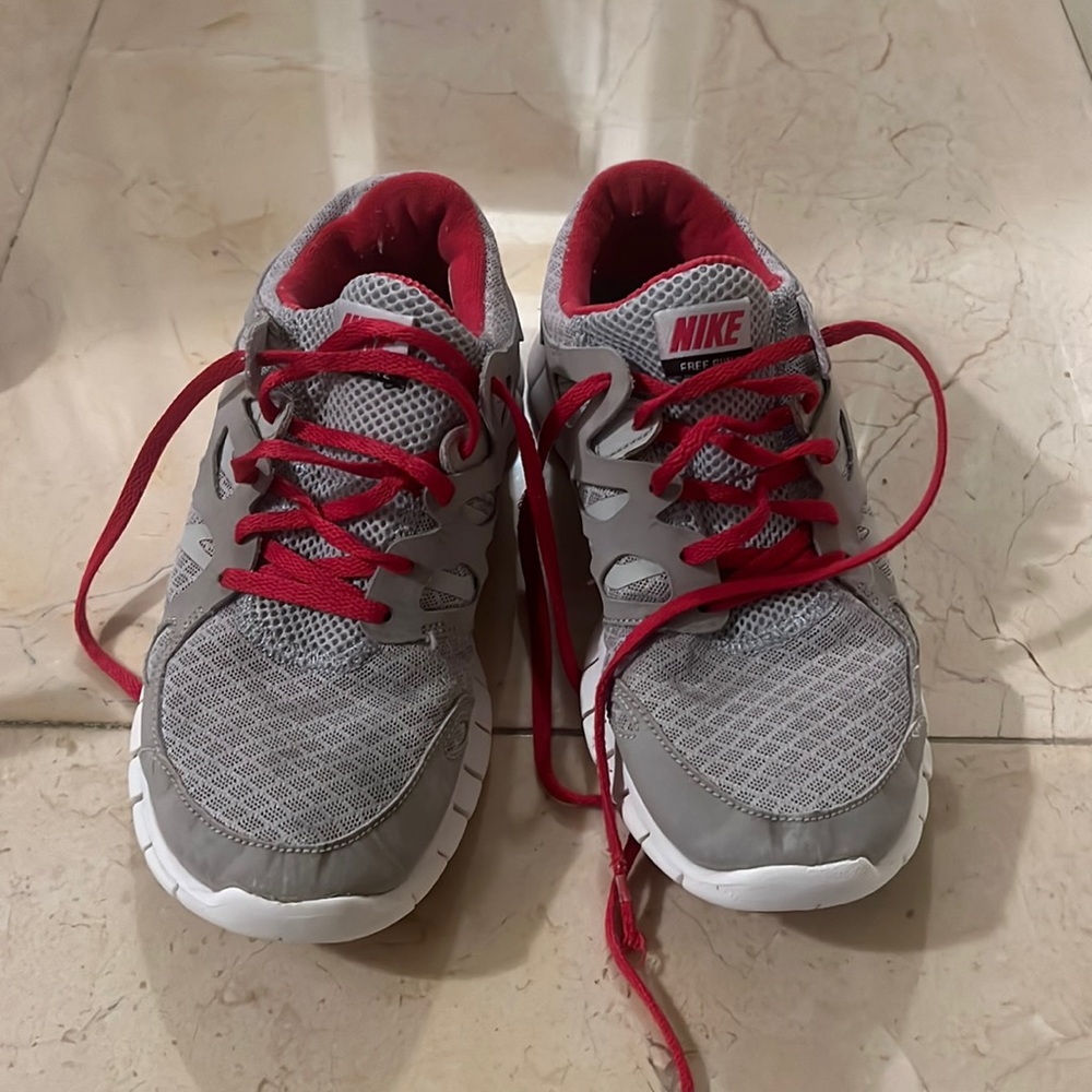 Nike free run 2. US women’s size 7.5